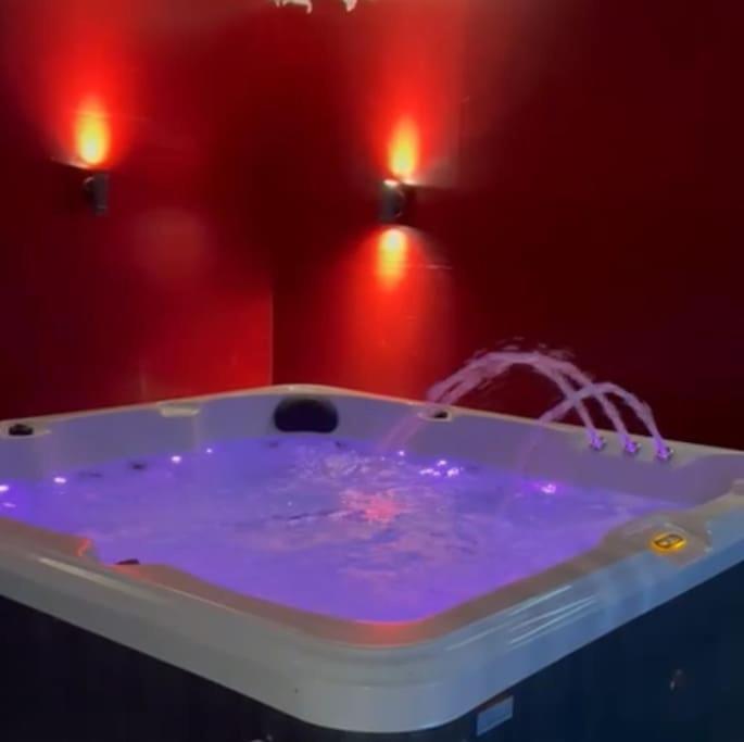ברמינגהאם The Exclusive Jacuzzi Apartment מראה חיצוני תמונה