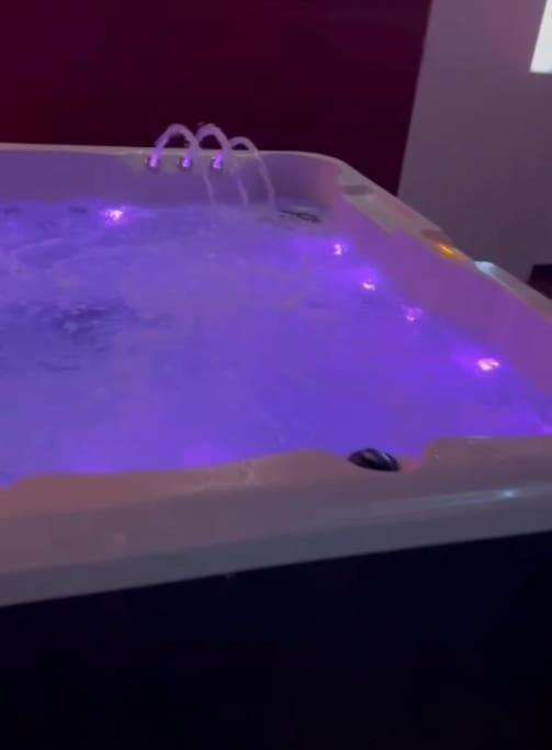 ברמינגהאם The Exclusive Jacuzzi Apartment מראה חיצוני תמונה