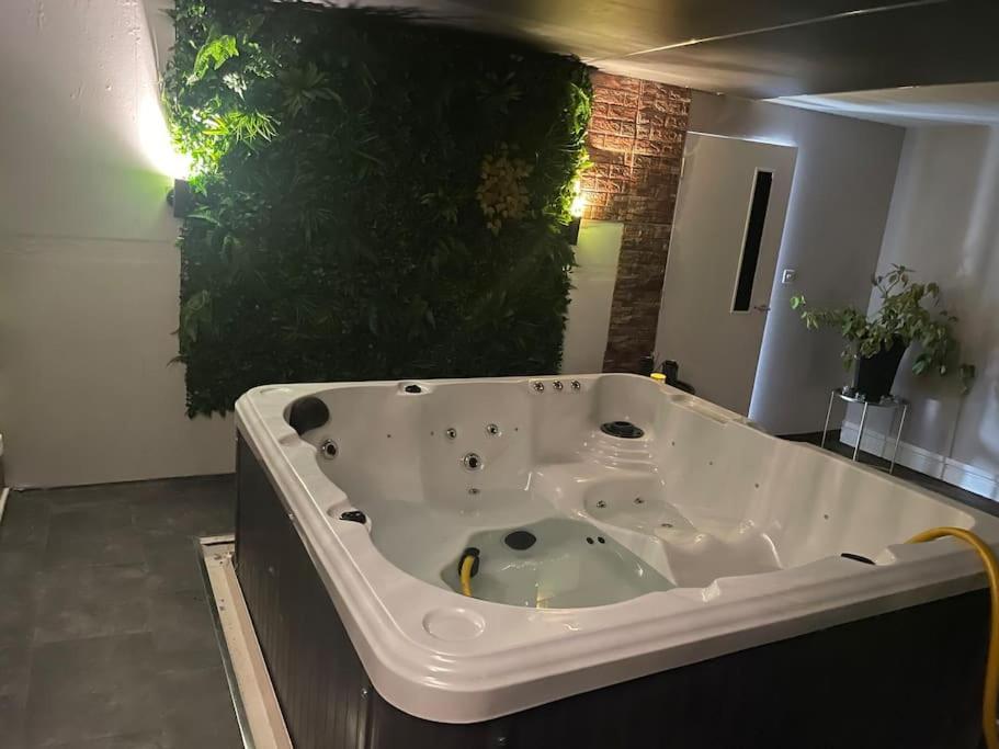 ברמינגהאם The Exclusive Jacuzzi Apartment מראה חיצוני תמונה