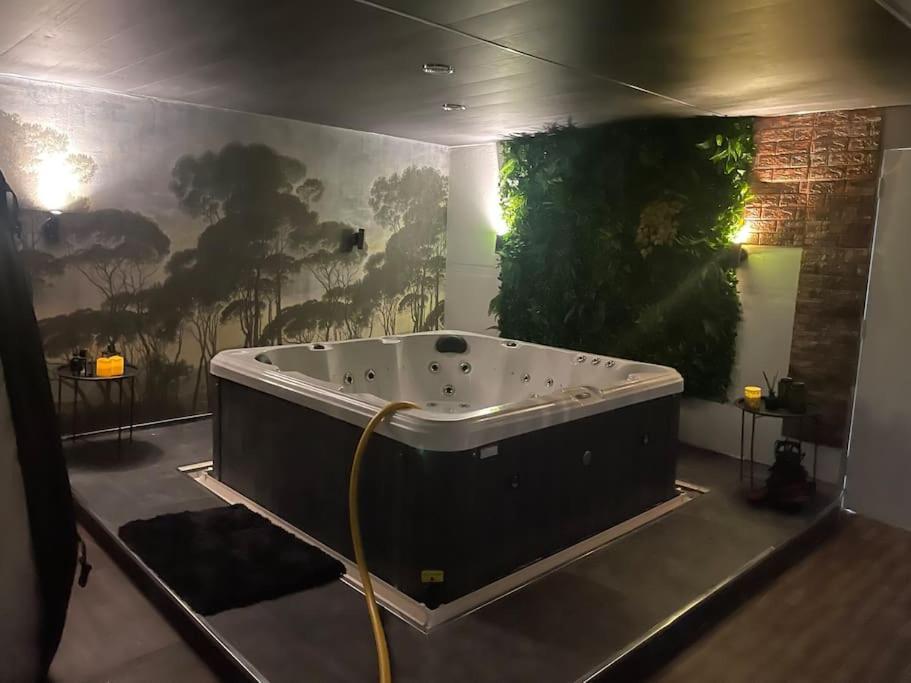 ברמינגהאם The Exclusive Jacuzzi Apartment מראה חיצוני תמונה