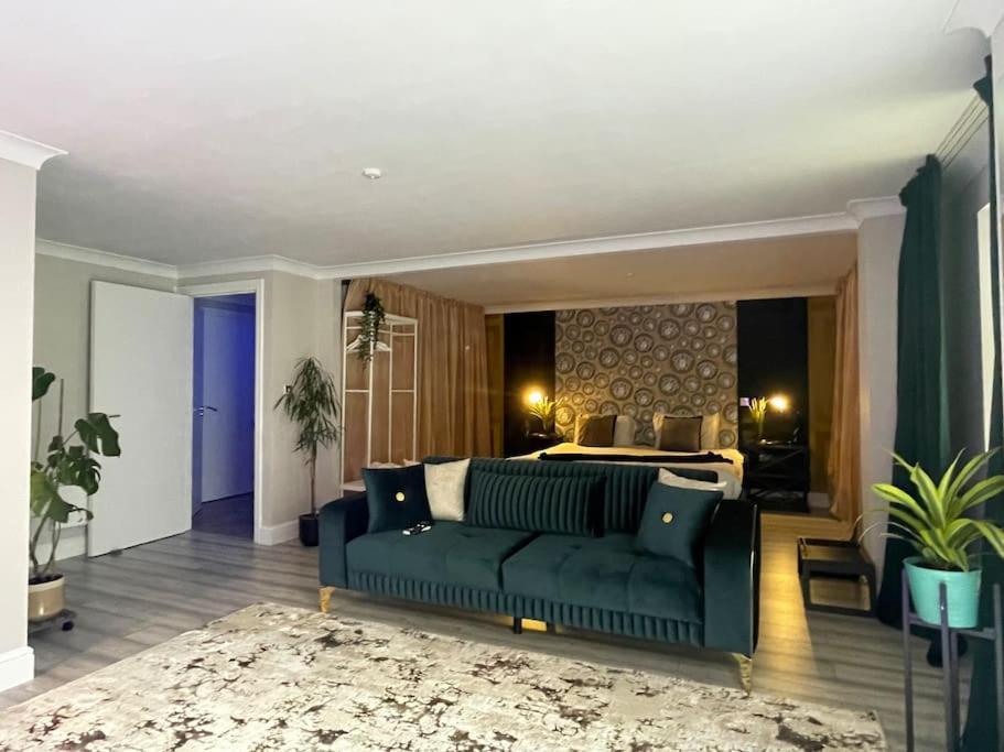 ברמינגהאם The Exclusive Jacuzzi Apartment מראה חיצוני תמונה